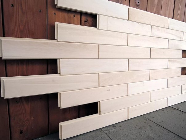 Стеновой паркет — одна из разновидностей всем известной деревянной вагонки — позволяет быстро, легко и относительно недорого придать оригинальный дизайн интерьеру любого помещения. В нашей статье мы расскажем об особенностях самого материала и его монтажа