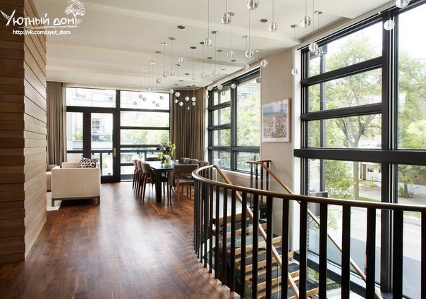 Современная двухуровневая квартира с роскошными деталями интерьера