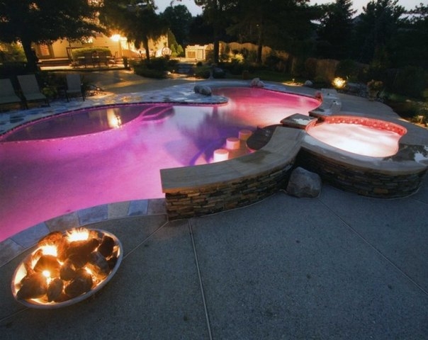 Светодиодное освещение в бассейне.