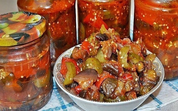 Рецепт приготовления салата из баклажан и огурцов на зиму в томатном соусе