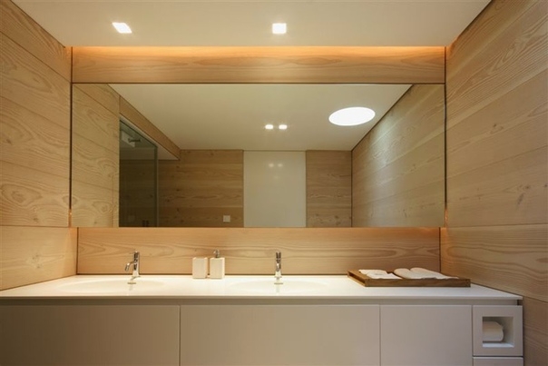 Как сэкономить на отделке ванной с помощью листового зеркала?