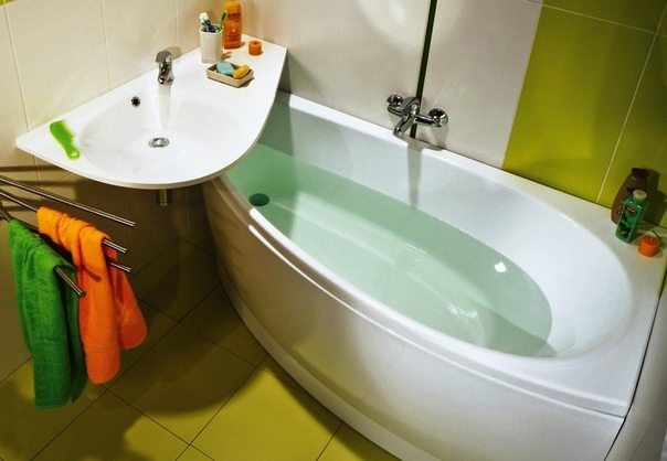 5 причин почему угловая ванна лучше обычной прямоугольной.