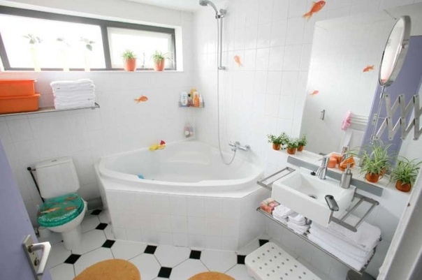 Как сделать маленькую ванную уютнее и просторнее?