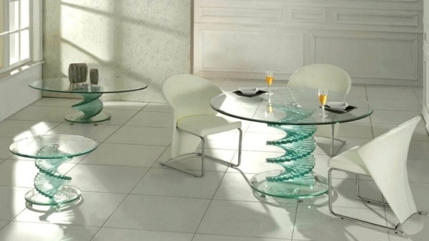 Стеклянные изделия — современный элемент дизайна интерьера.