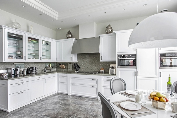 Белая кухня – чистота и свежесть