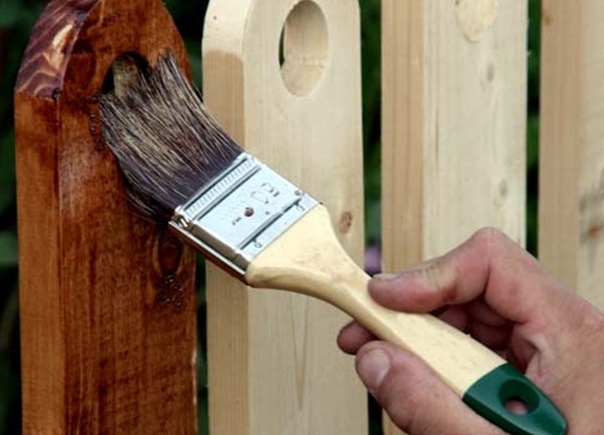 Советы по ремонту деревянного забора после зимы