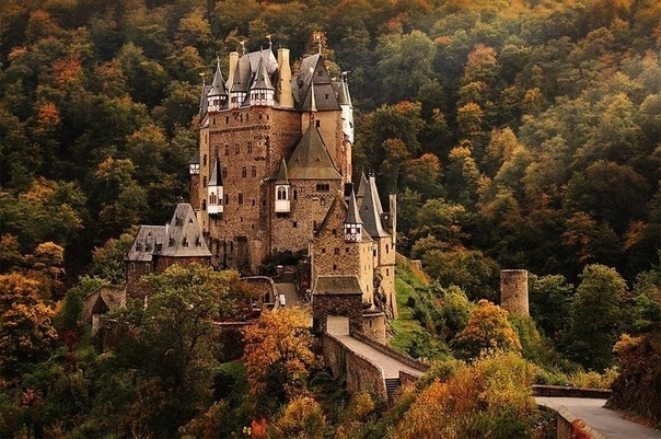 Одно из самых красивых строений мира - Замок Эльц