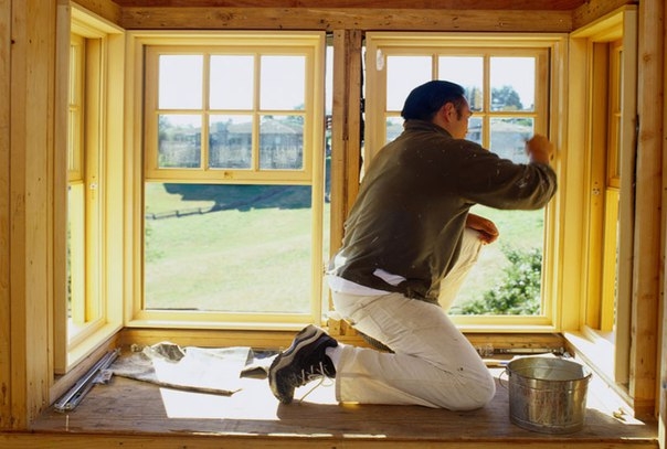 Окрашивание оконных рам: как покрасить окно, не запачкав стекла