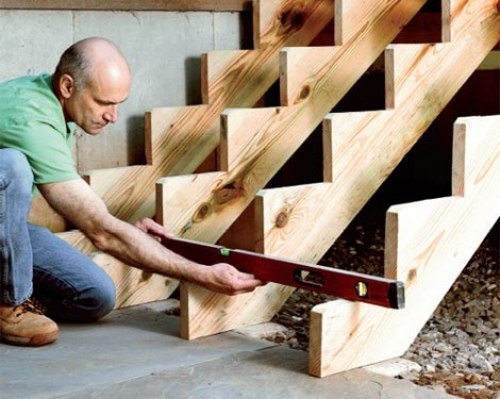 Как построить деревянное крыльцо?